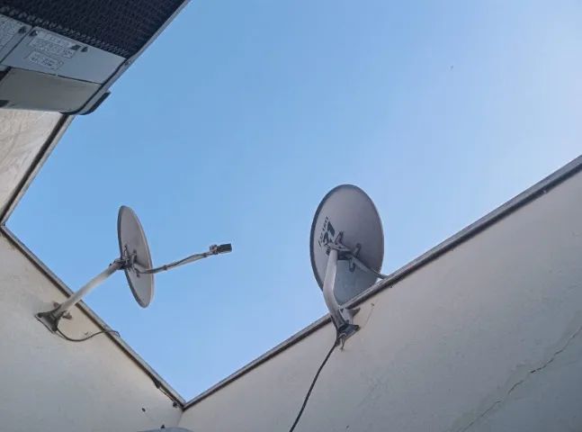 Antena Parabólica(duas) em perfeito estado.