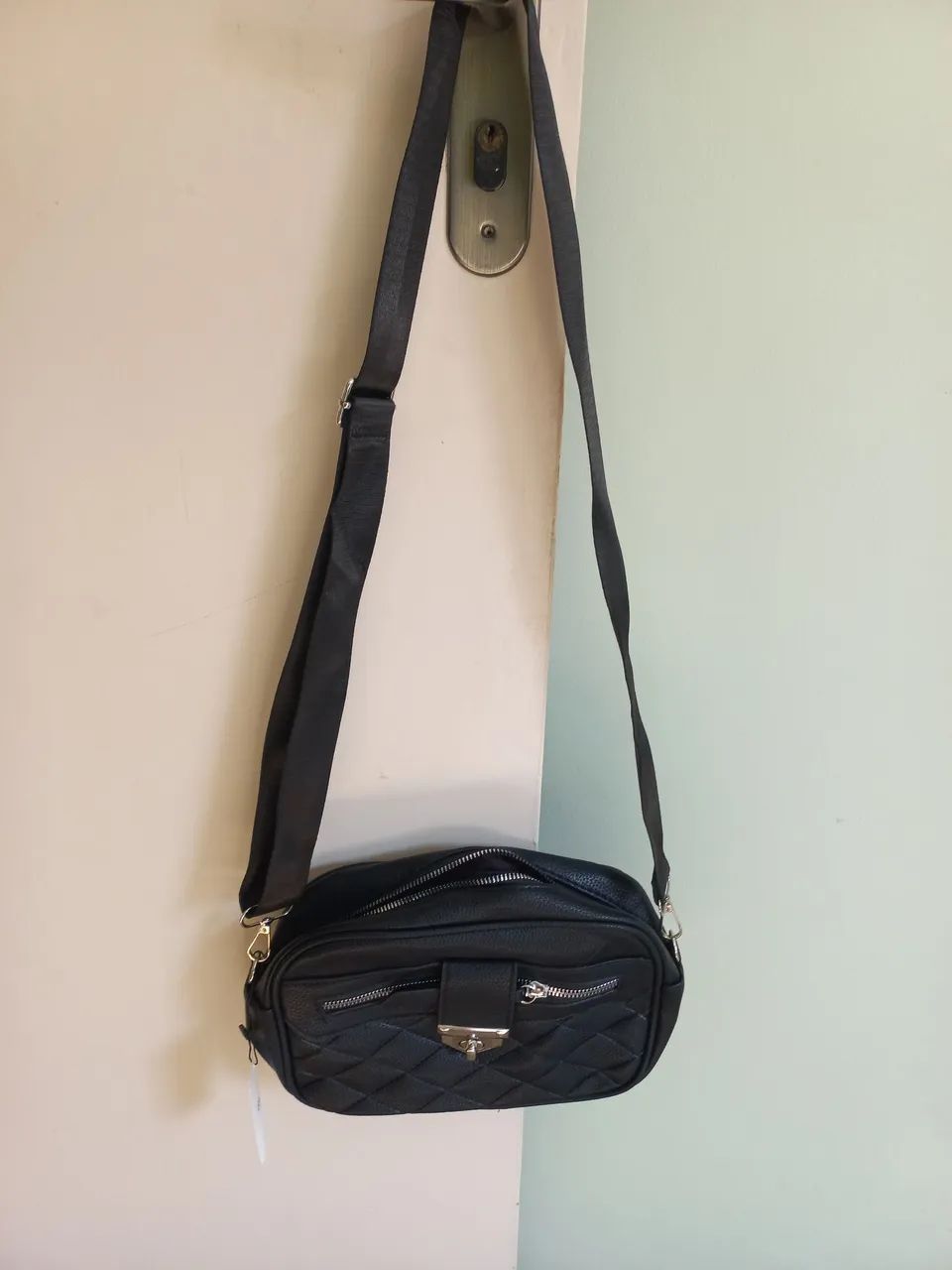 Bolsa feminina preta com alça - NOVA - Foto 4