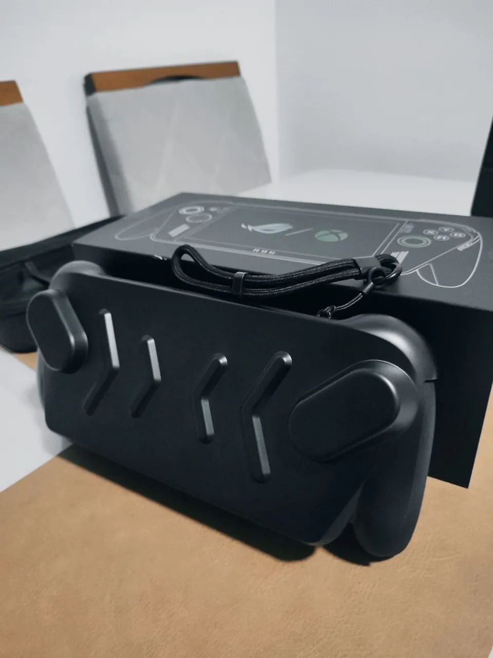 ASUS ROG Xbox Ally X + Acessórios - Foto 4