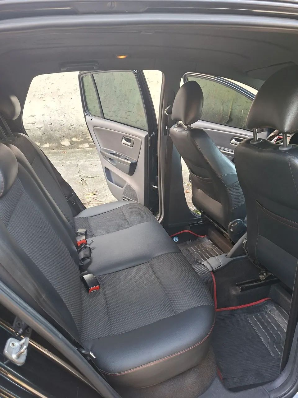 Volkswagen Fox Rock IN RIO 1.6 MI Total Flex 8V 5P 2014 - Foto 4
