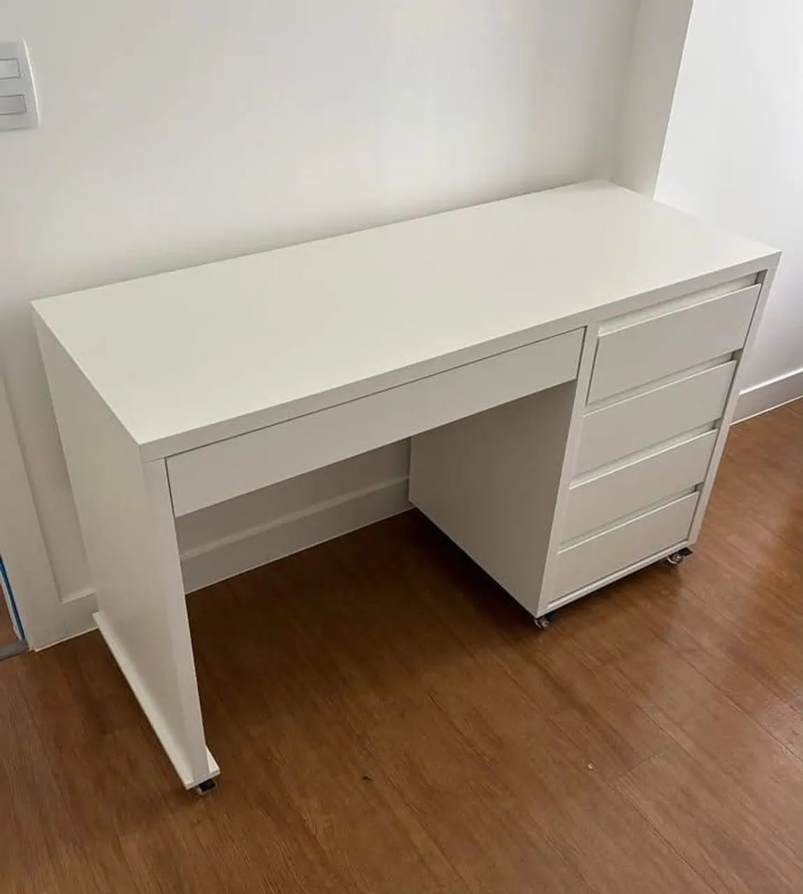 Escrivaninha Com Gavetão/Rodízio L 1.30 M