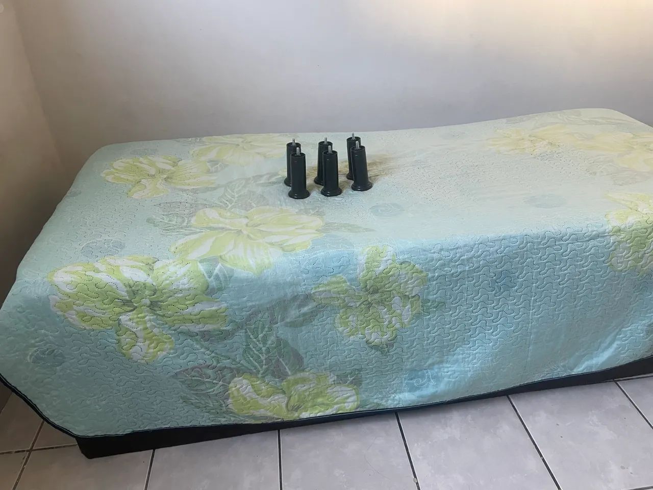 Cama Box de solteiro usada + 6 pés  - Foto 2