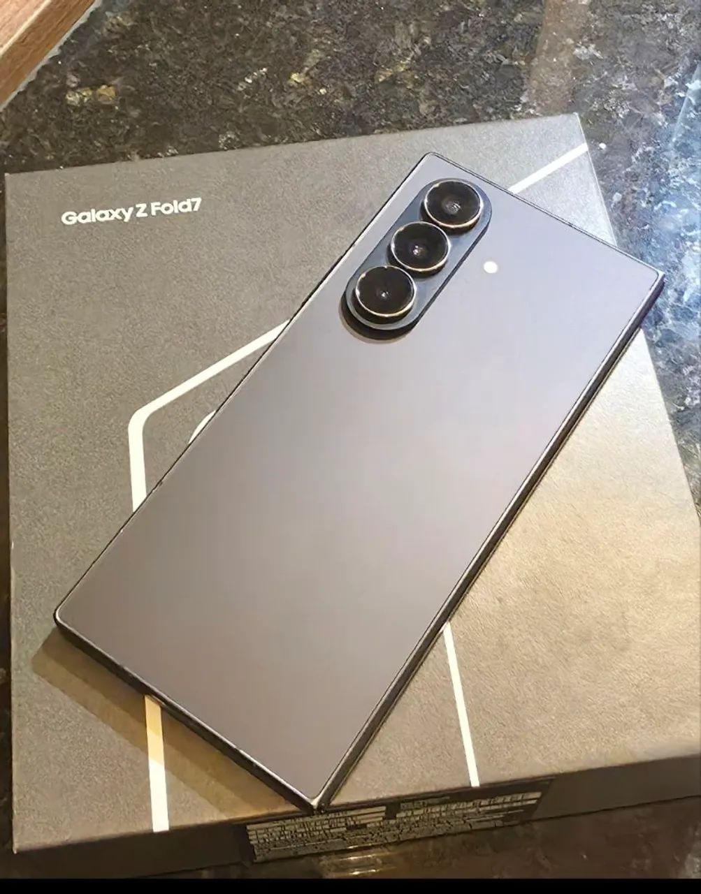 Celular Samsung  Z fold 7 1TB 16gb ram - Foto 2