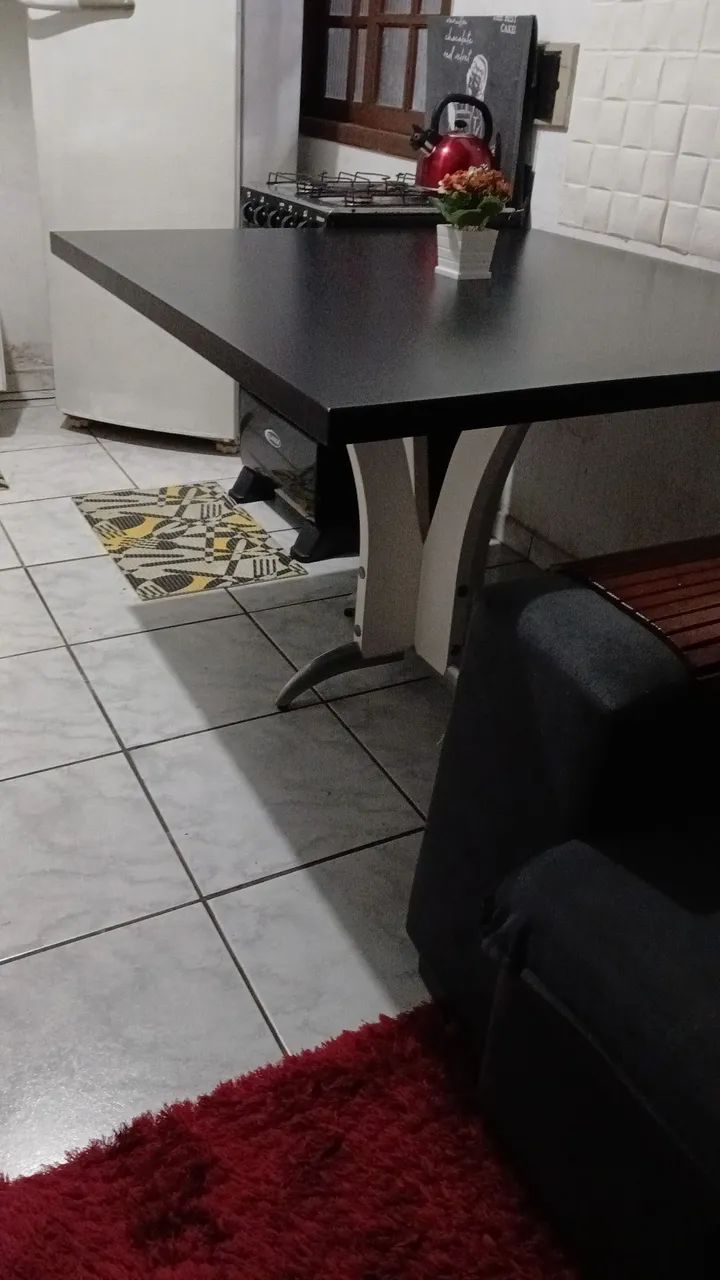 Vendo mesa para 4 cadeiras 