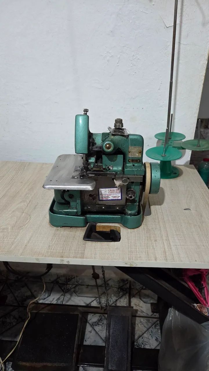 MÁQUINA DE COSTURA OVERLOCK GNI-6D COM BANCADA E MOTOR - Foto 5