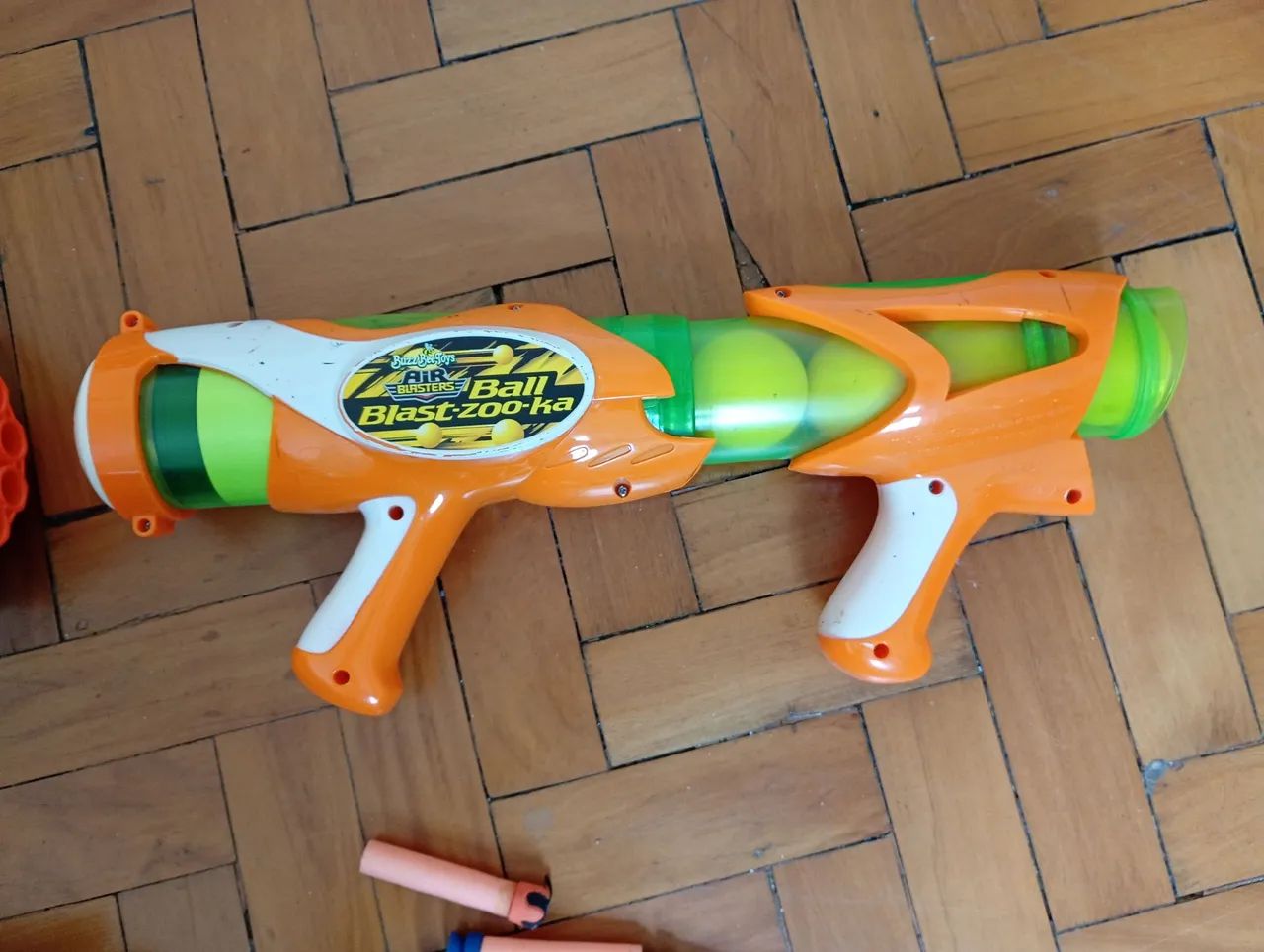 Lote armas de brinquedo Nerf e bazuca com dardos de brinde - Foto 4
