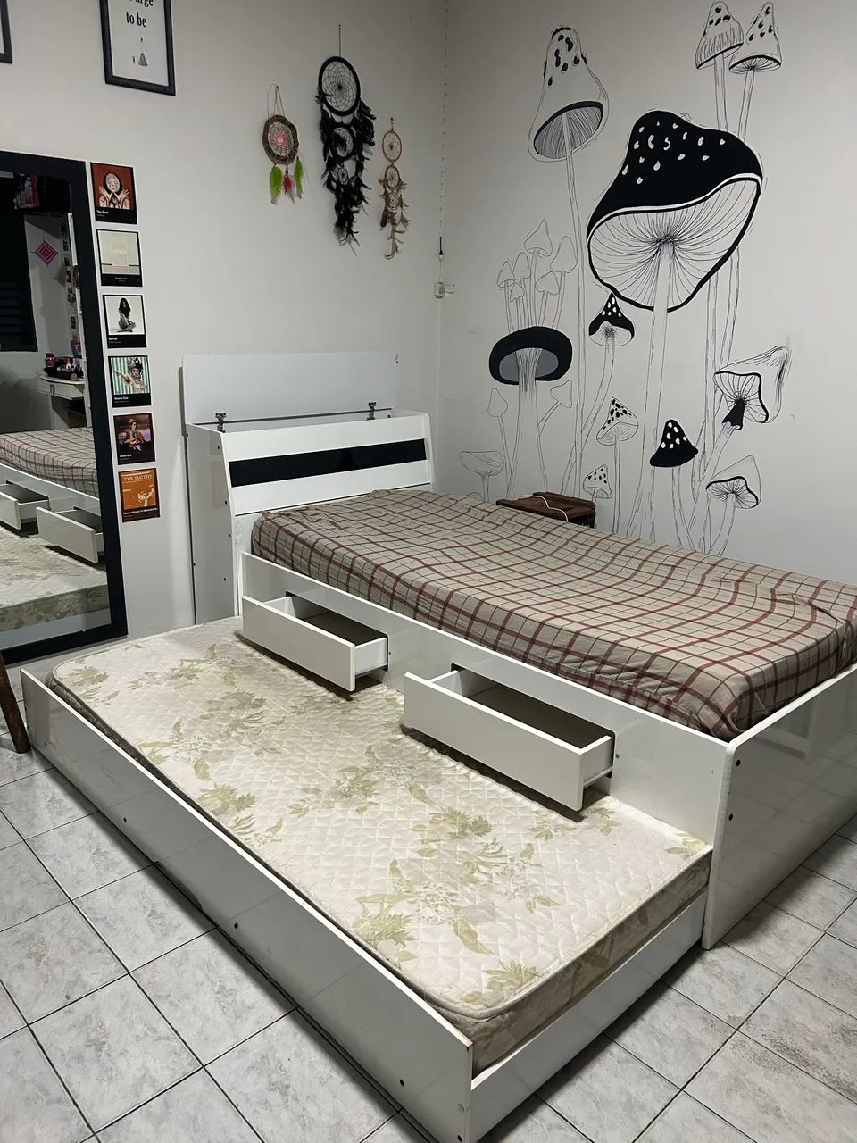 Cama bicama com baú e dois colchões 