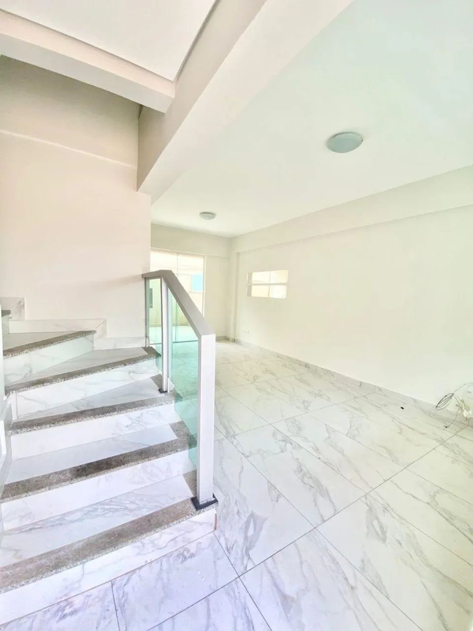 Casa Duplex com 02 quartos para locação, 80m²