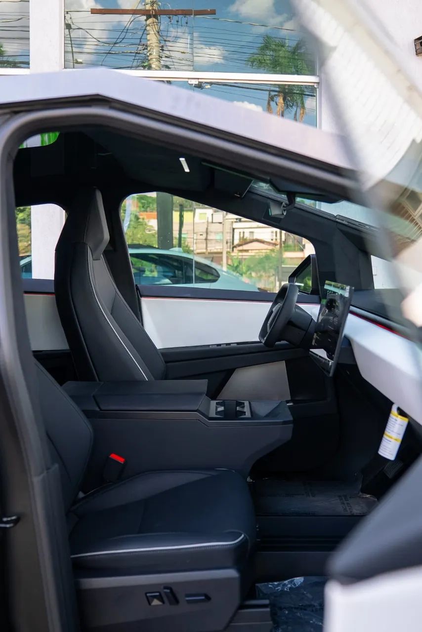 Tesla Cybertruck Foundation, foto 6 de 17