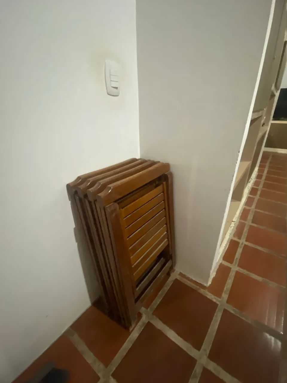 4 Cadeiras avulsas de madeira maciça  - Foto 2