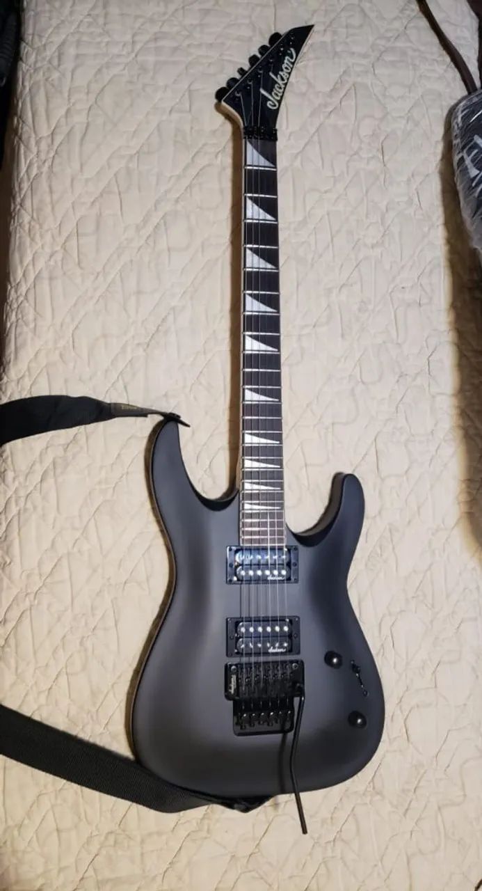 Guitarra Jackson JS32 Dinky Arch Top - Satin Black
