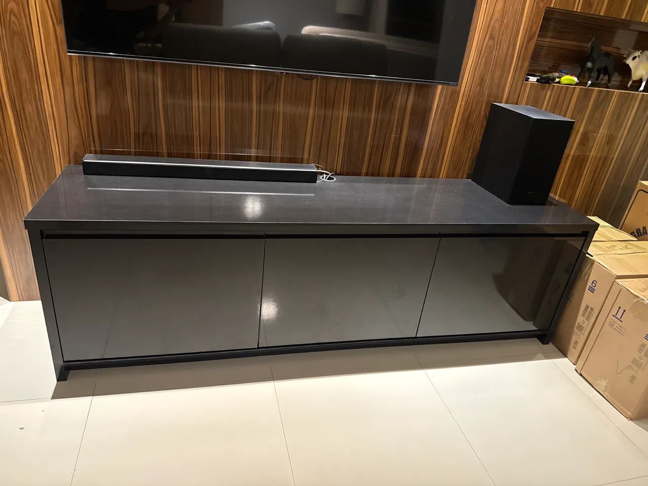 Rack preto com 3 gavetas grandes