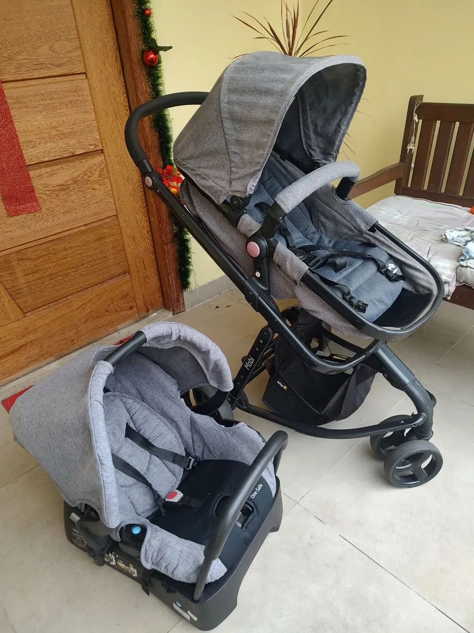 Carrinho de bebê com bebê conforto  - Foto 2