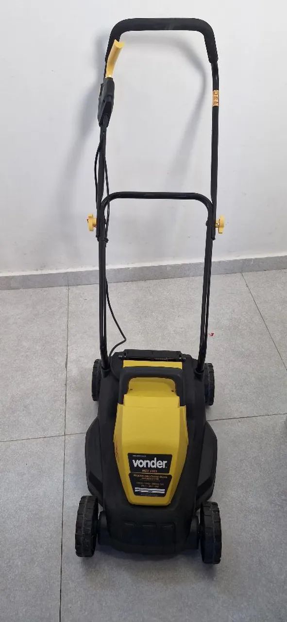 Cortador de grama elétrica (carrinho) pouquíssimo uso