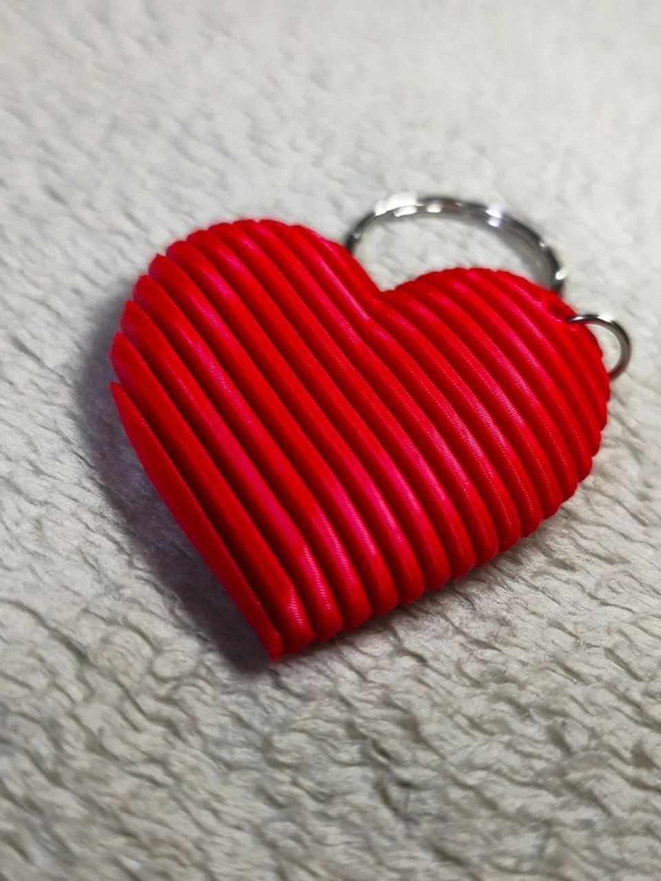 Chaveiro Coração Vermelho Listrado - Foto 2