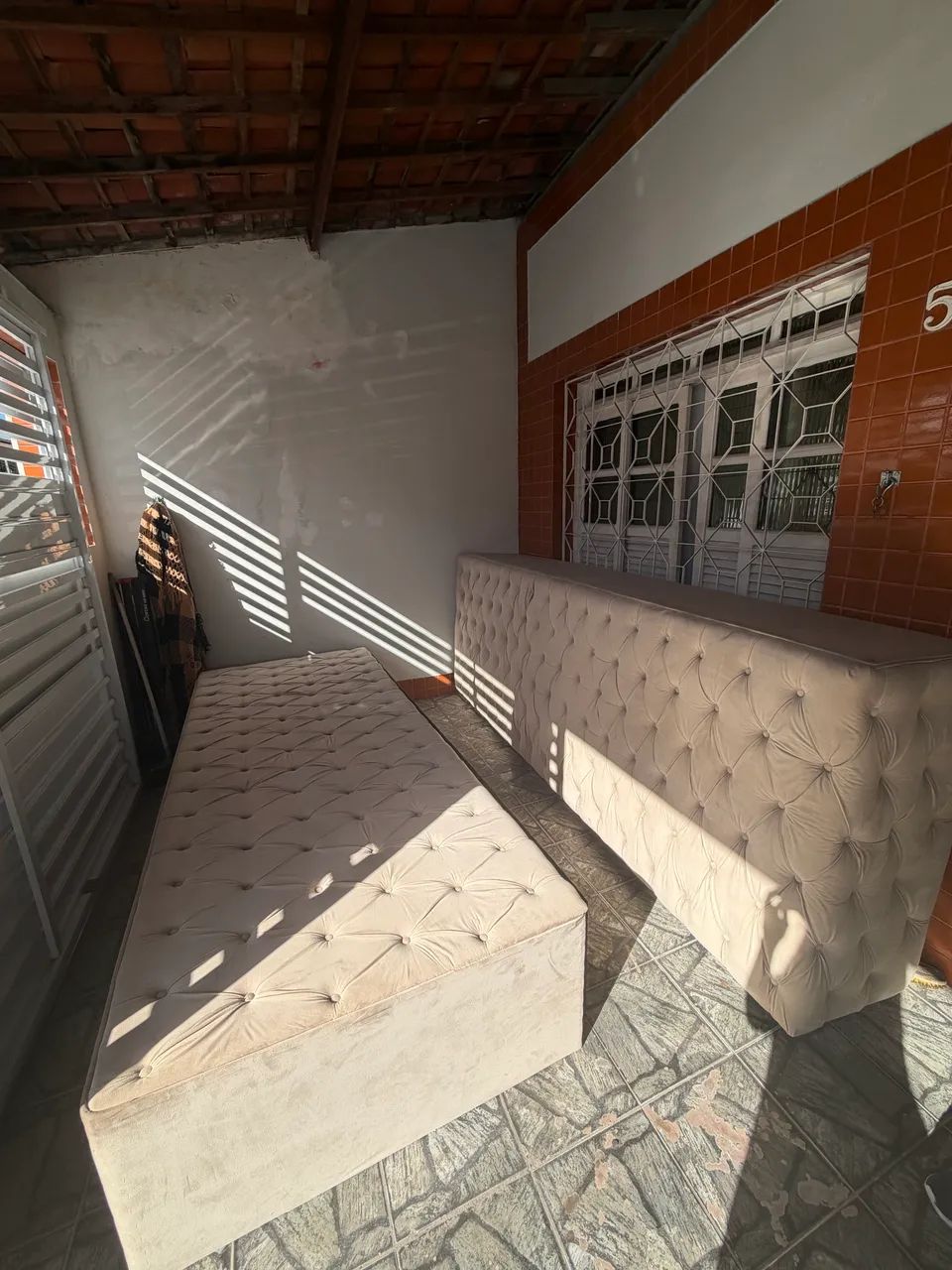 vende se balcão alcochoado muito lindo e moderno  - Foto 5