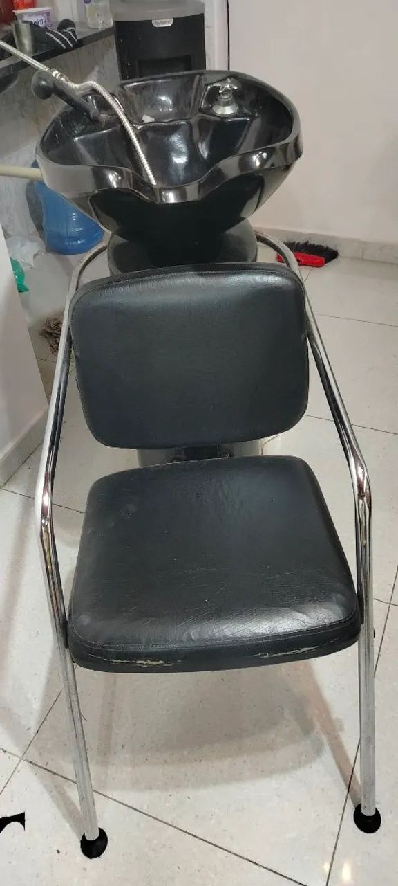 Lavatório cadeira 2 carros auxiliares e 3 bancos  - Foto 2