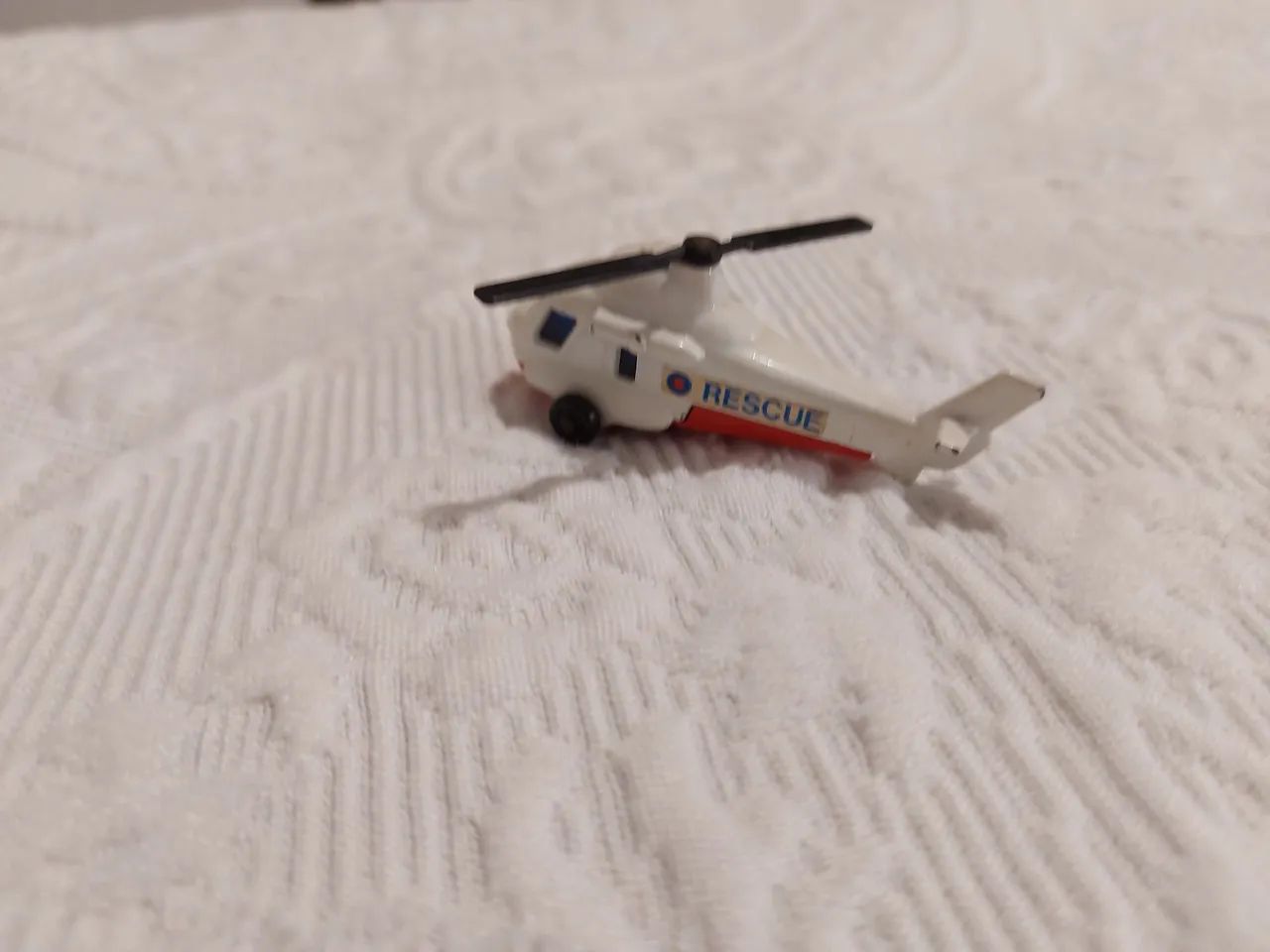 Miniatura Matchbox modelo Helicóptero de Resgate - Foto 4