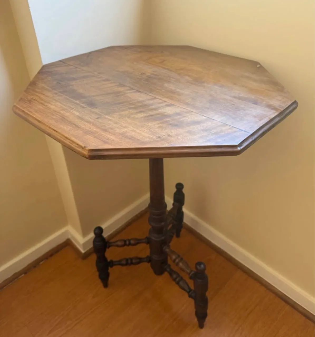 Mesa de canto 