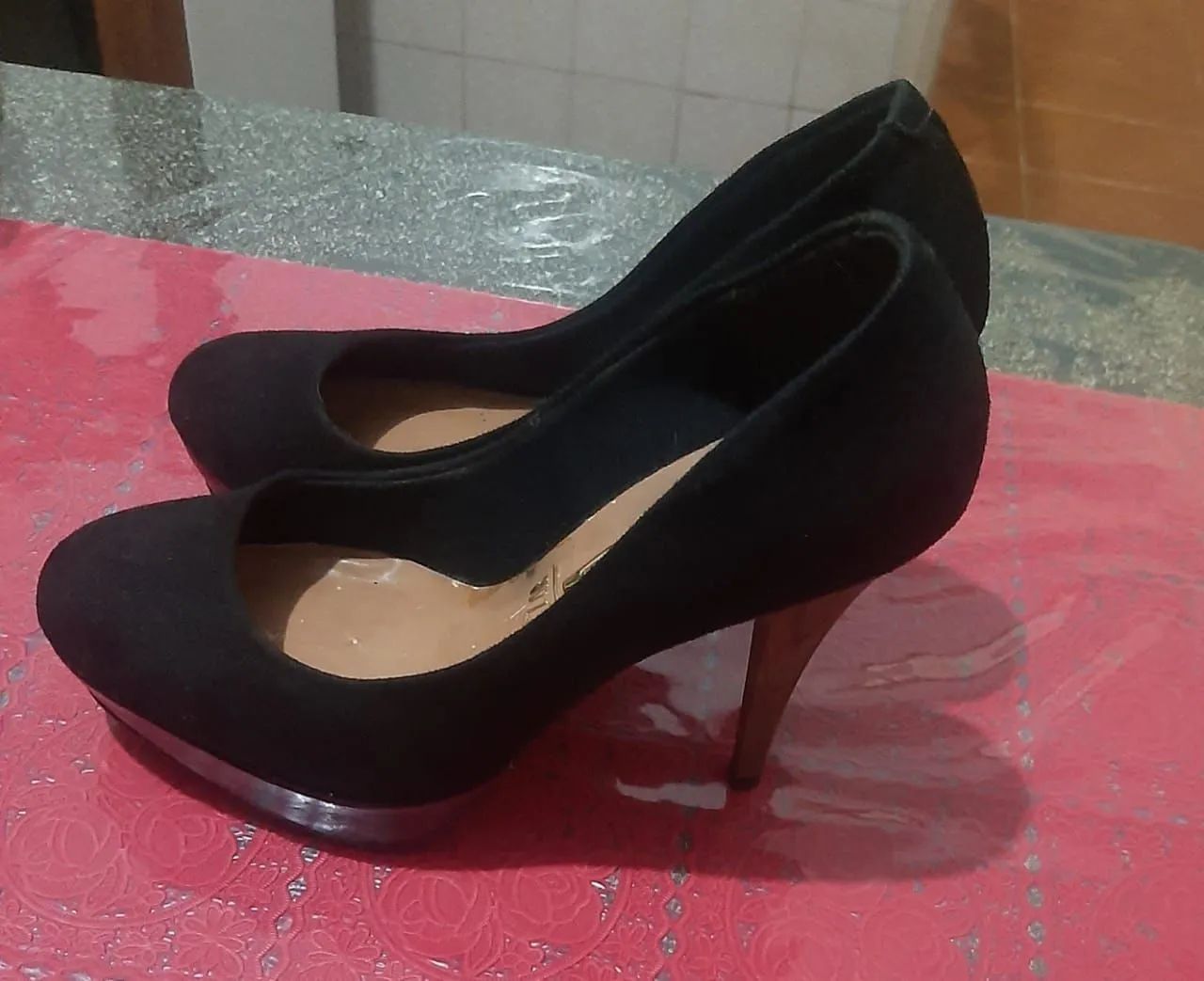 Vendo base para colchão de casal e sapatos - Foto 5