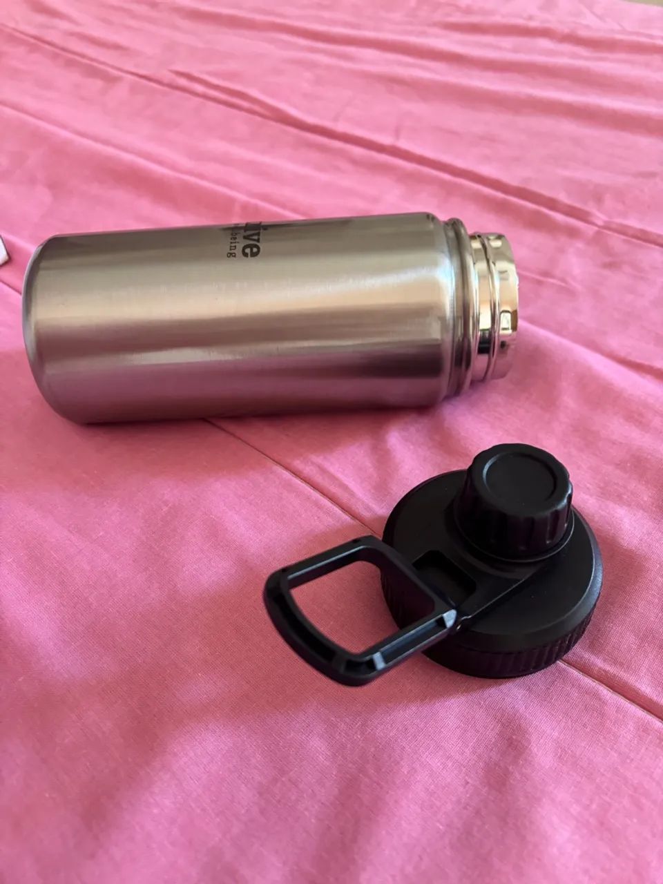 Garrafa térmica nova em aço inox 600ml - Foto 2