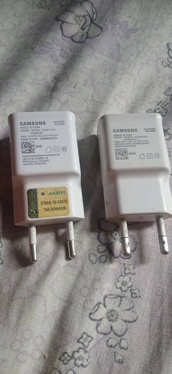 Duas cabeças de carregador da Samsung por 25$ 