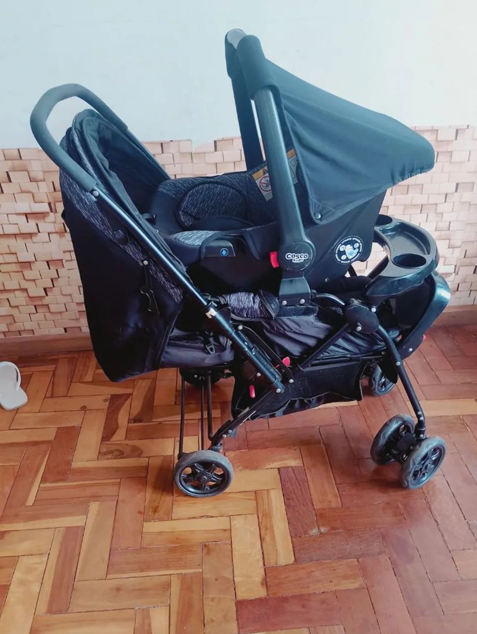 Vendo carrinho de bebê vai com bebê conforto  - Foto 2