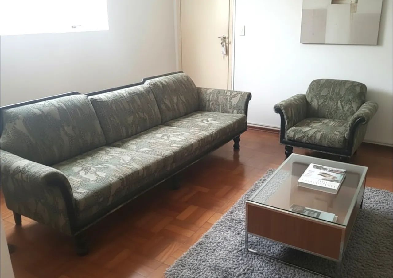 conjunto de sofás antigos de madeira entalhada e estofamento em tapeçaria  - Foto 5