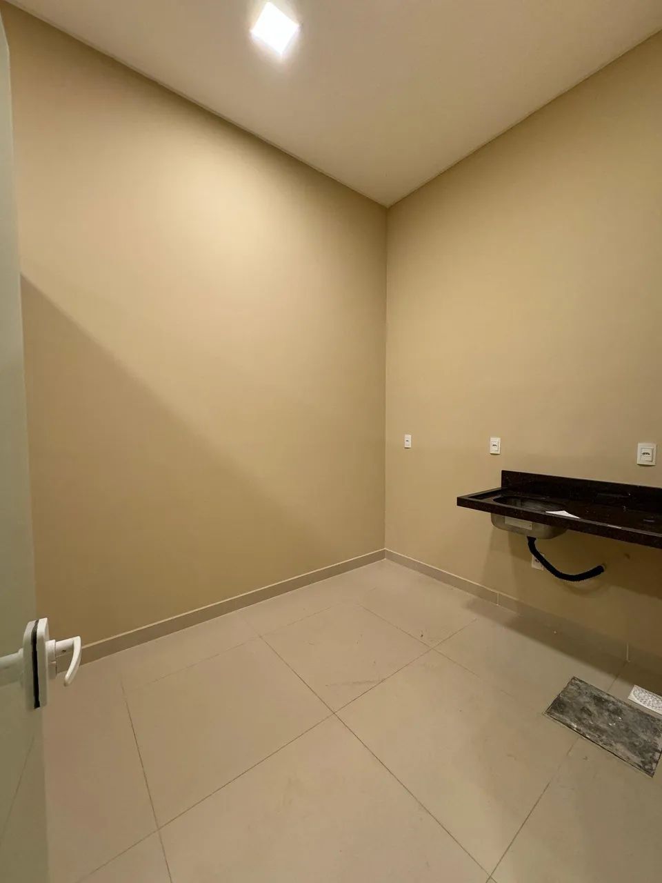 Sala comercial - localizado em Itapema / Meia Praia REF: DW650165 - Foto 3