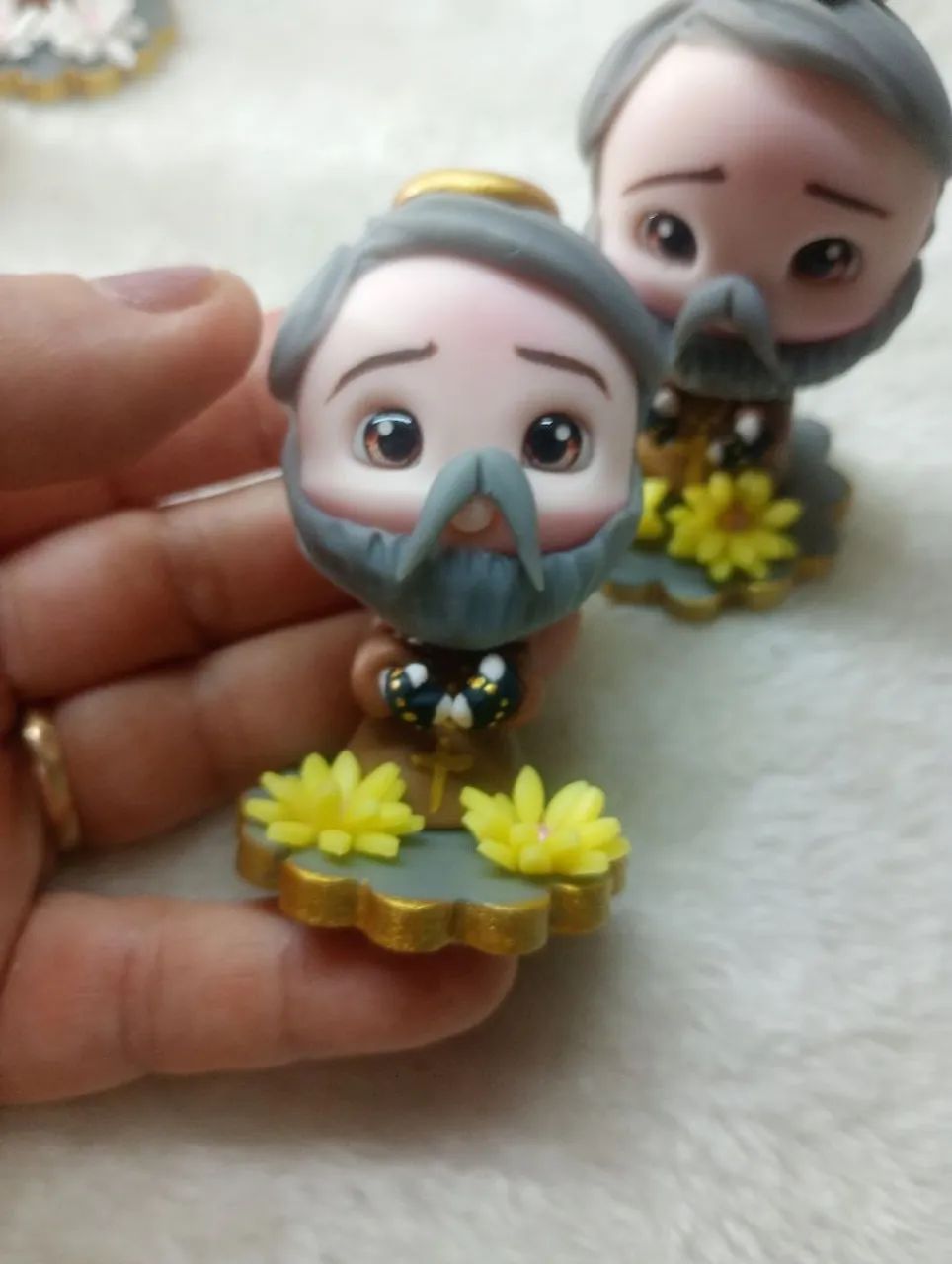 Mini Santinho São Padre Pio em Biscuit  - Foto 3