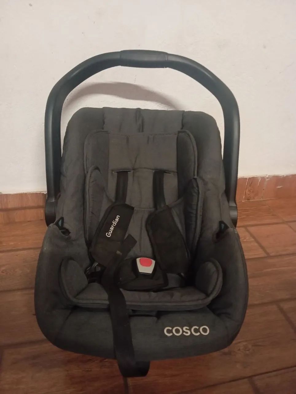 Vendo esse carrinho com bebê conforto da cosco - Foto 4
