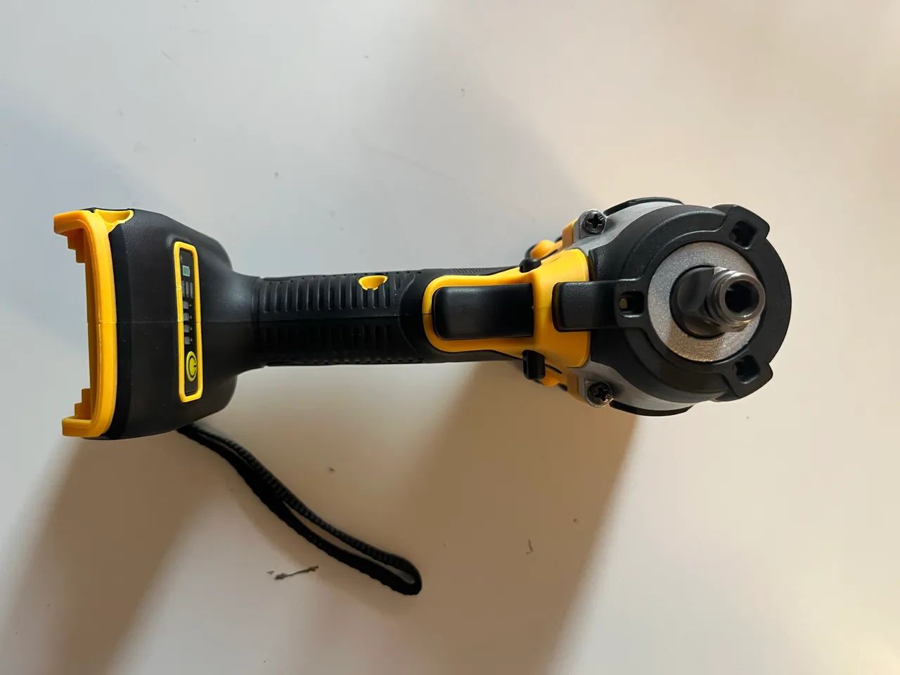 Chave de impacto dewalt - Foto 2