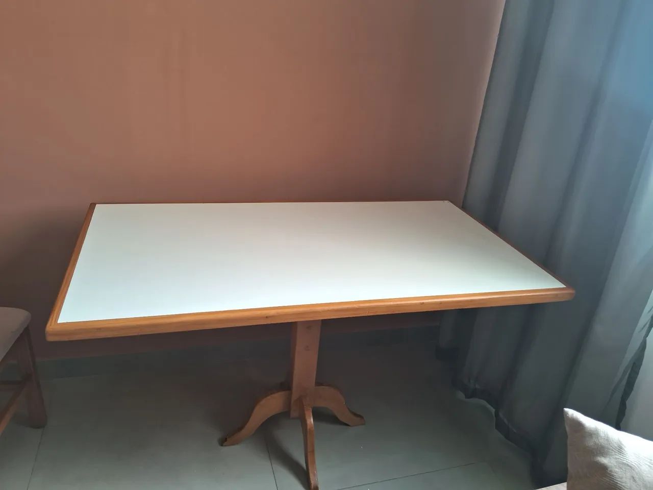 Mesa com 3 cadeiras.  - Foto 5