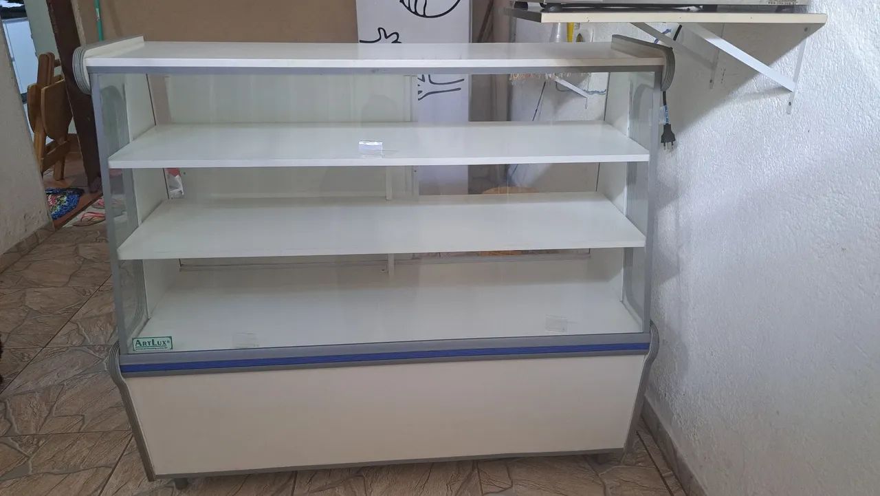Balcão vitrine  seminovo .