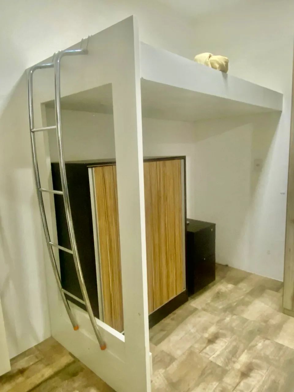 Single loft bed65576111846273120