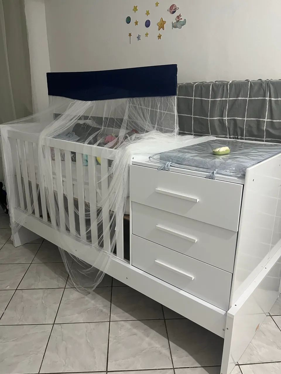 Berço com cômoda trocador e colchão 