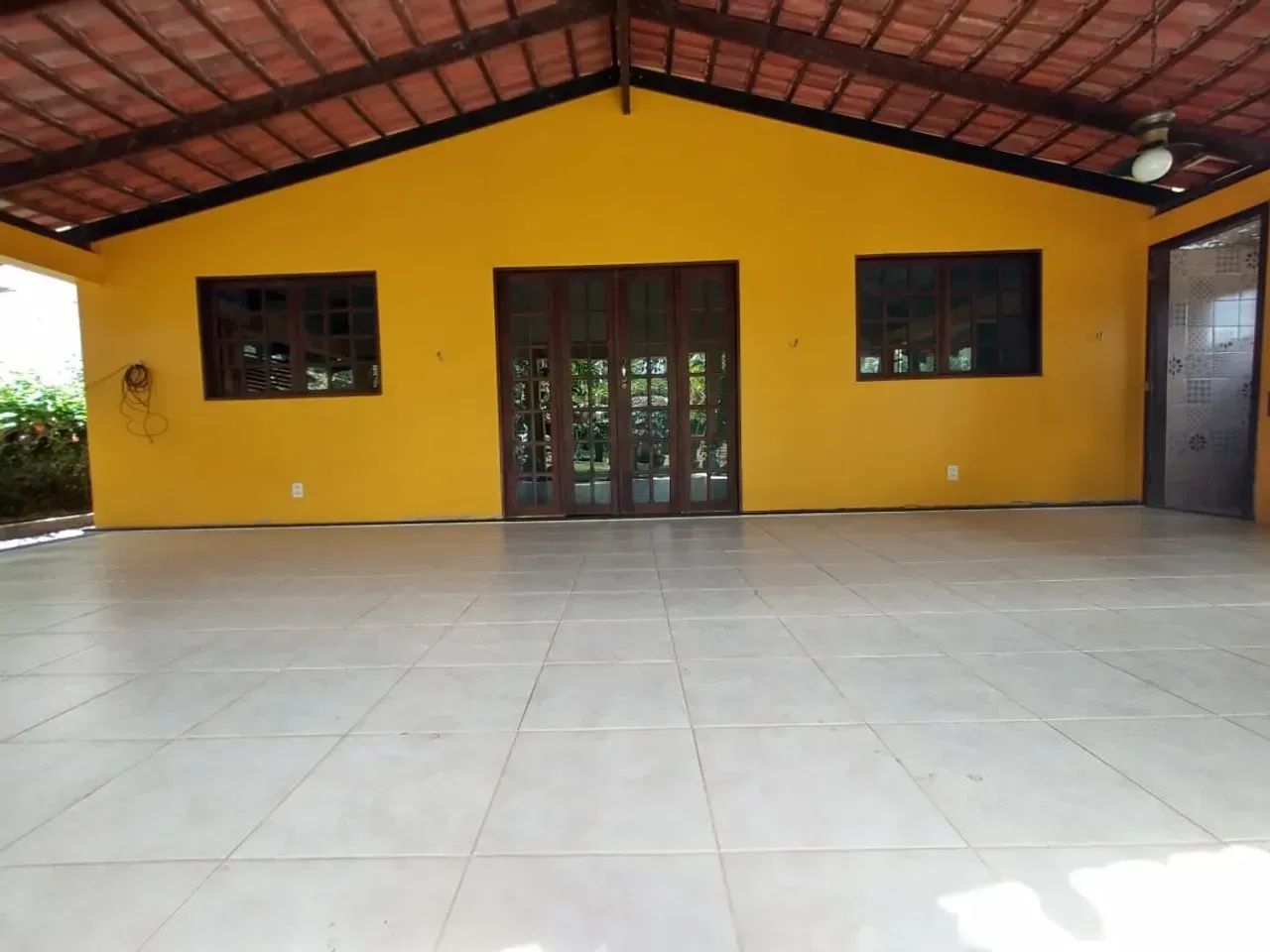 VENDO OU ALUGO CASA EM CONFIMINIO EM ALDEIA KM18