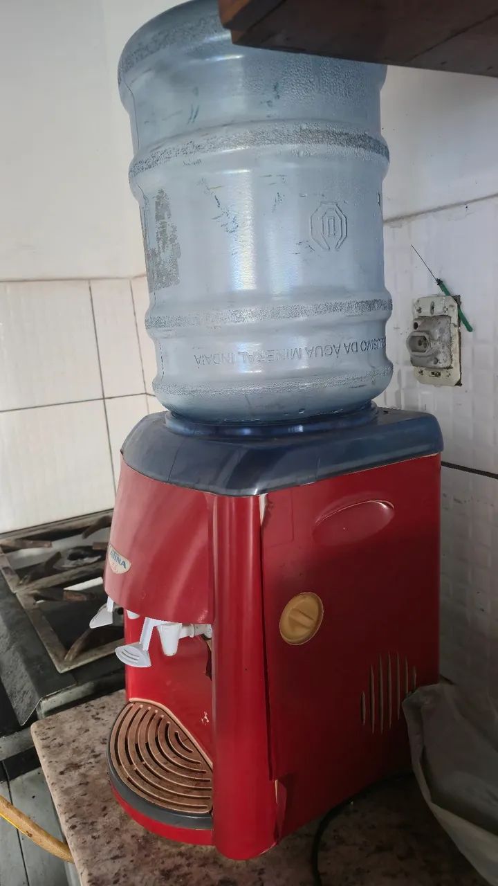 R$400 Bebedouro+3 garrafões  - Foto 2