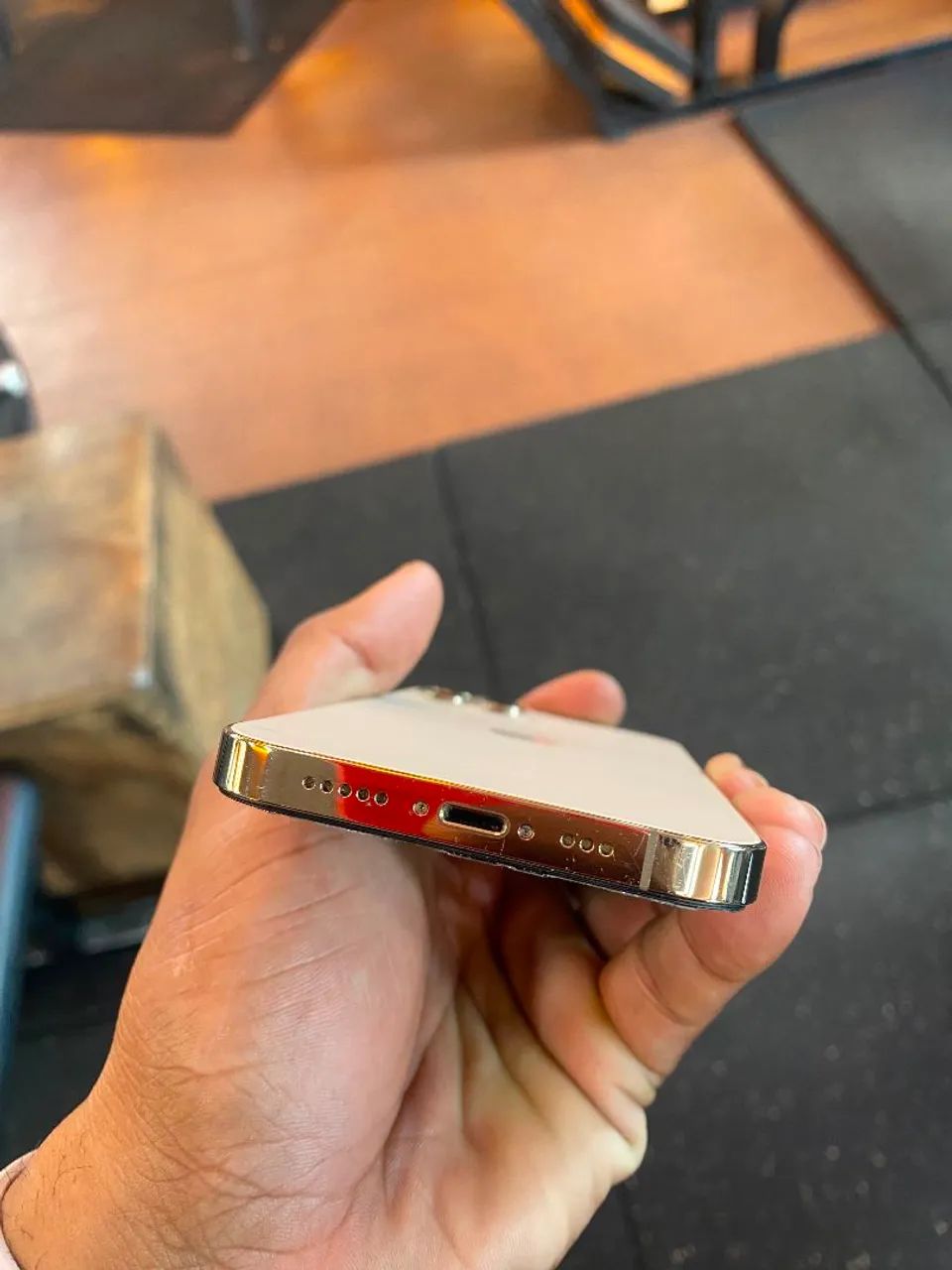 IPHONE 12 PRO GOLD - Foto 2