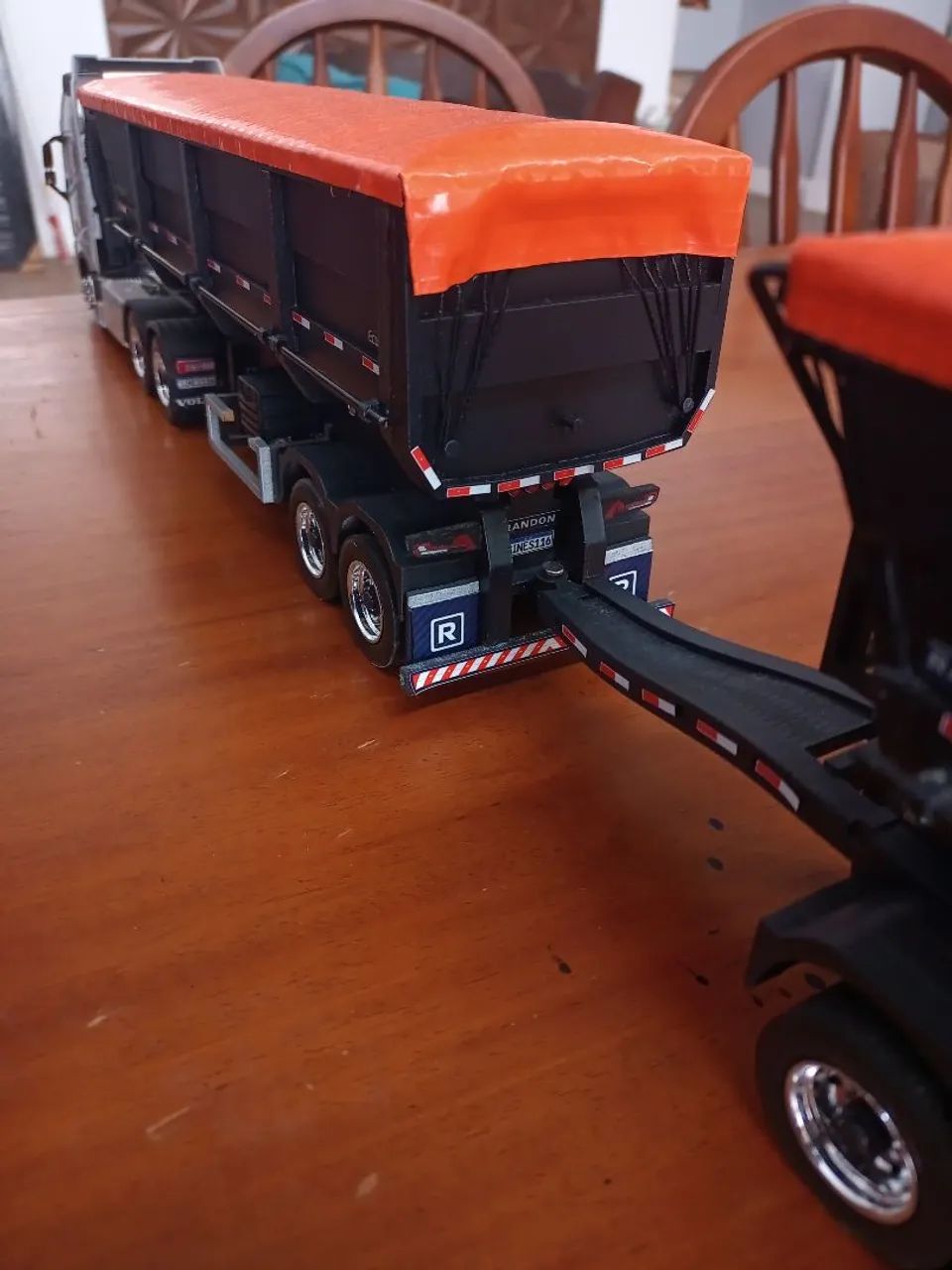 Miniatura caminhão Volvo Rodo Caçamba 1/32 - Foto 4