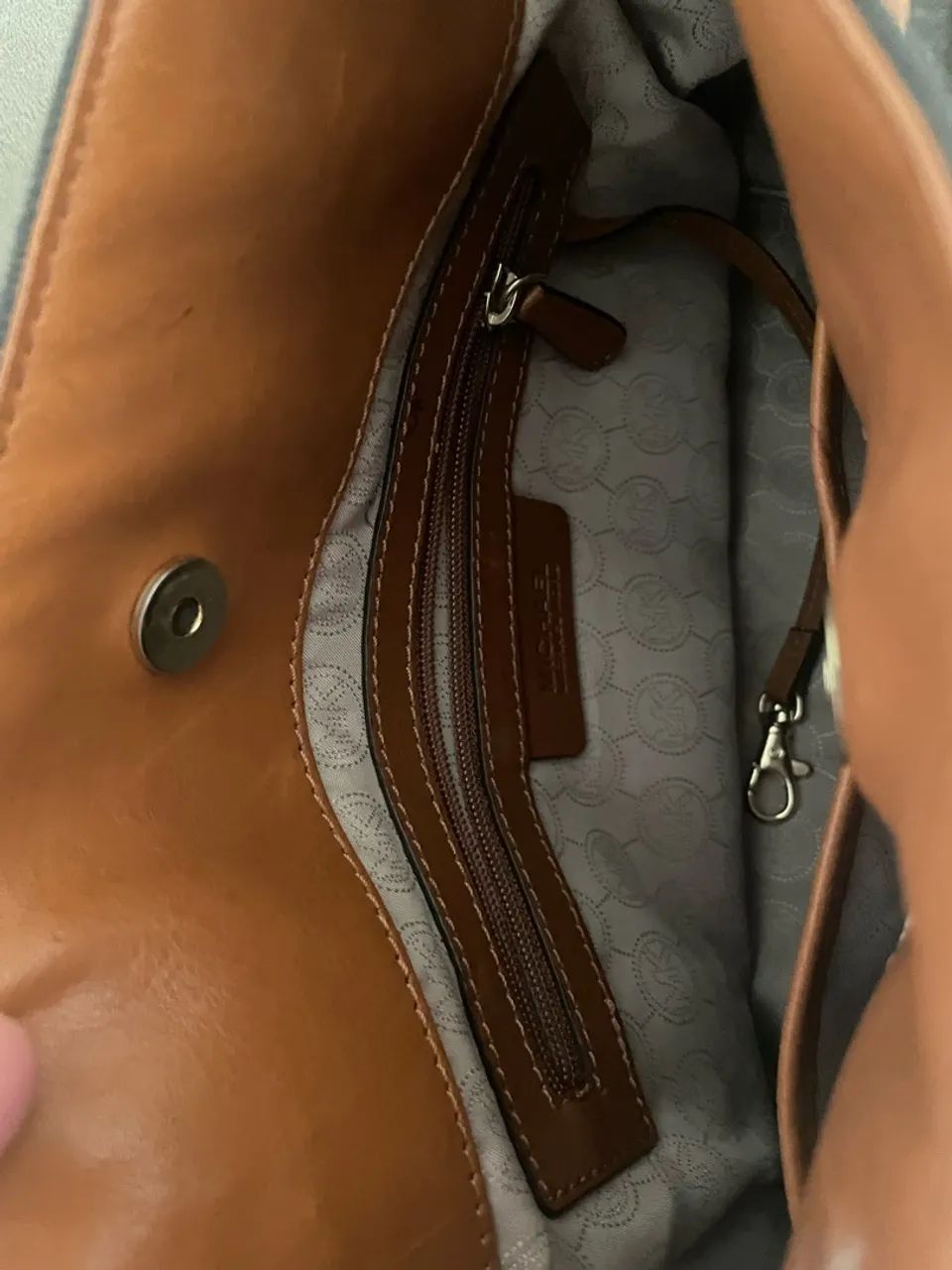 Bolsa monograma cadeado Michael Kors  - Foto 5