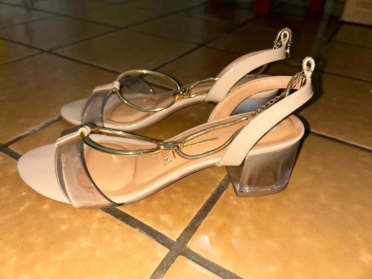 Sandália salto bege com dourado |vizzano|  - Foto 3