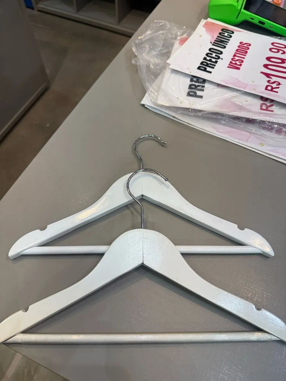 Vendo cabides para loja infantil  - Foto 3