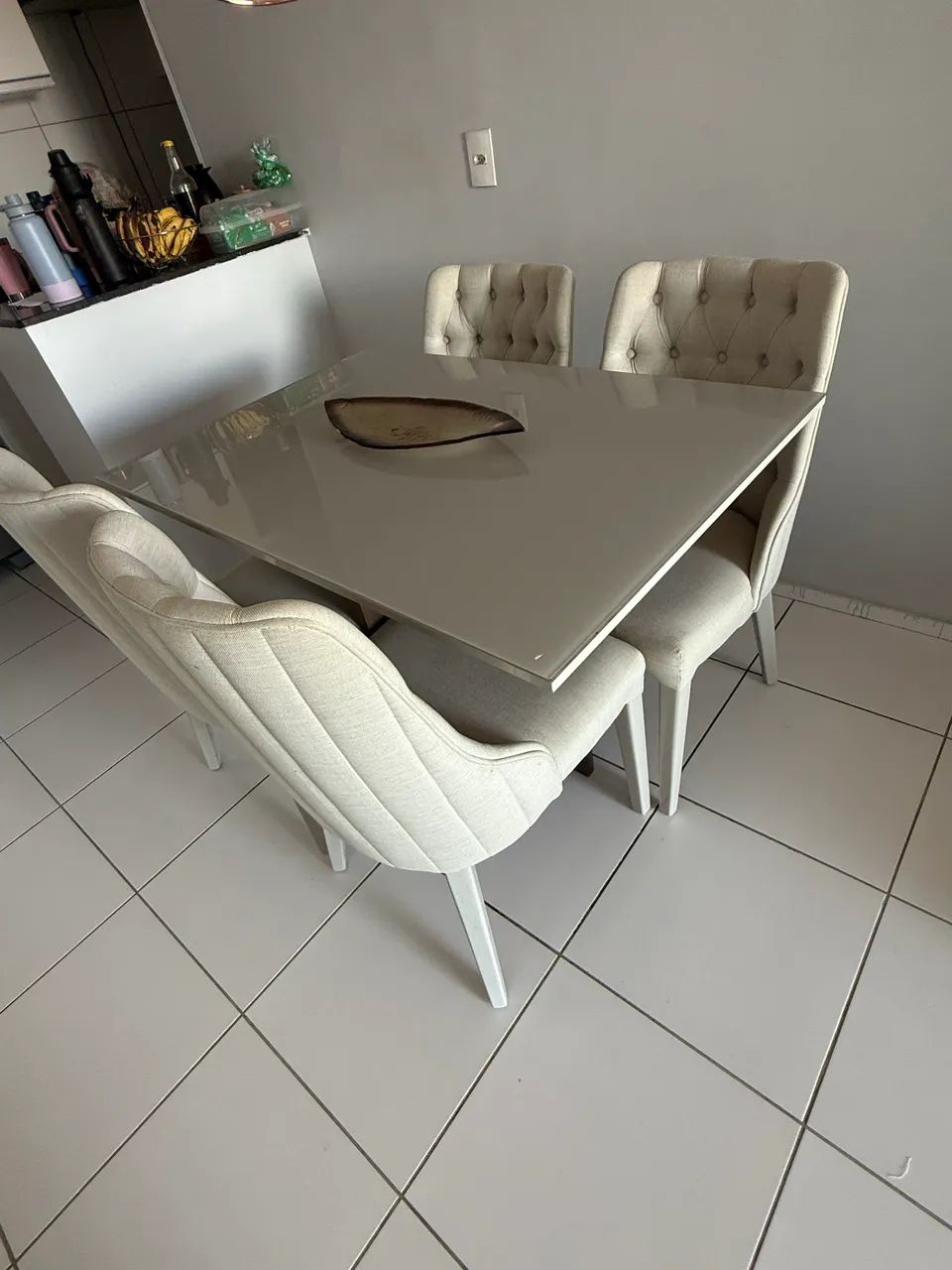 Mesa com 4 cadeiras de luxo 
