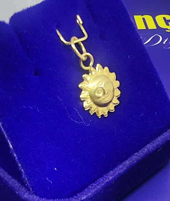 Pingente Sol Ouro 18 Kilates Peso 0.70 Gramas 12 mm uma face   - Foto 6