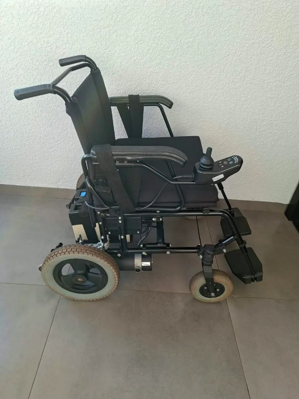 Cadeira de rodas motorizada usada 