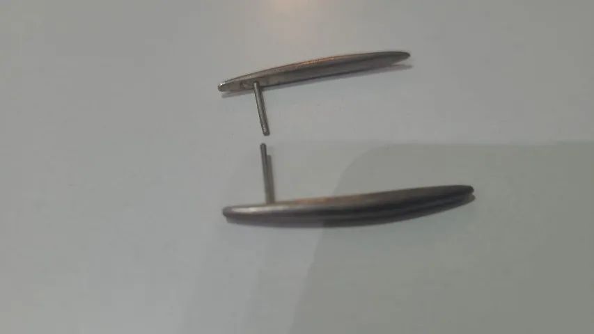 brinco palito curvo em prata