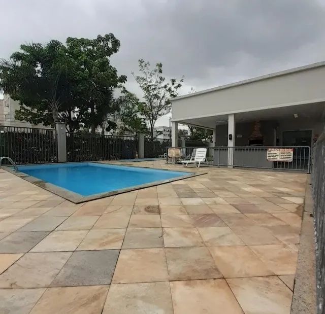 Aluga-se Condomínio Albatroz - 2 Quartos com suite.