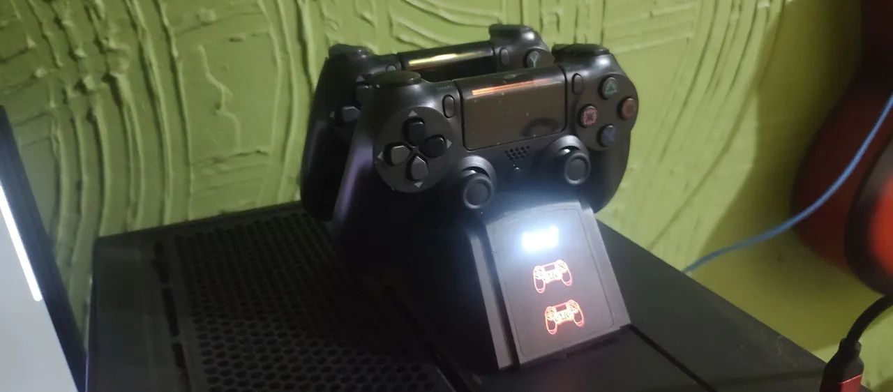Kit 2 controles de ps4+carregador 