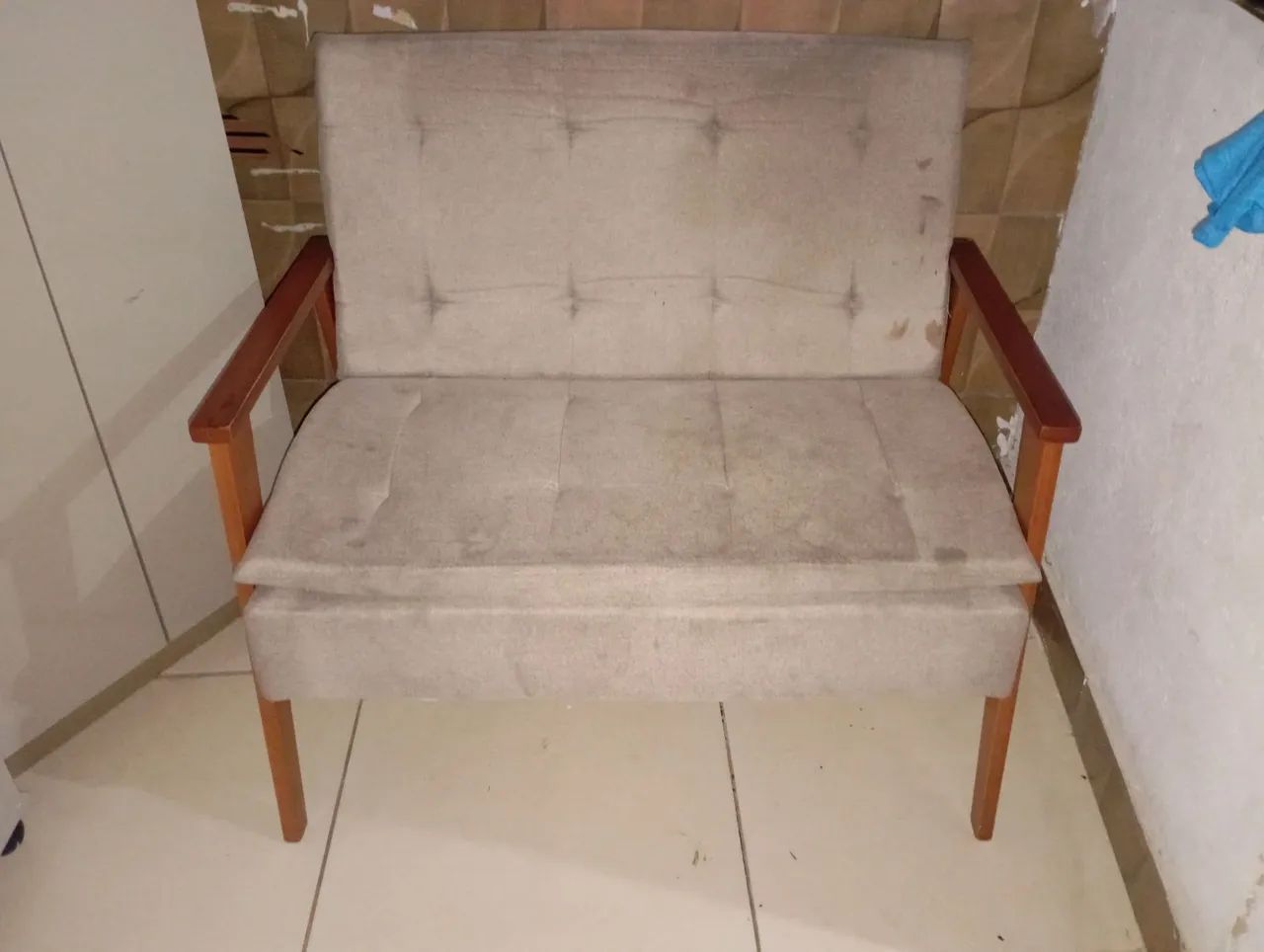 Vende-se uma poltrona se 2 lugares 